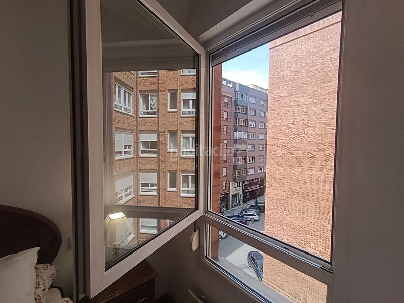 Foto c80d20d7-dcb9-4f39-8bad-8f8f97d2a917. Flat in calle juan xxiii 20 in Centro Avilés