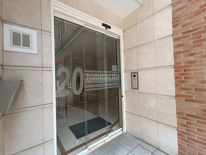 Foto cbeccf7e-4ccb-41d4-bb2f-78aa93b87b96. Flat in calle juan xxiii 20 in Centro Avilés