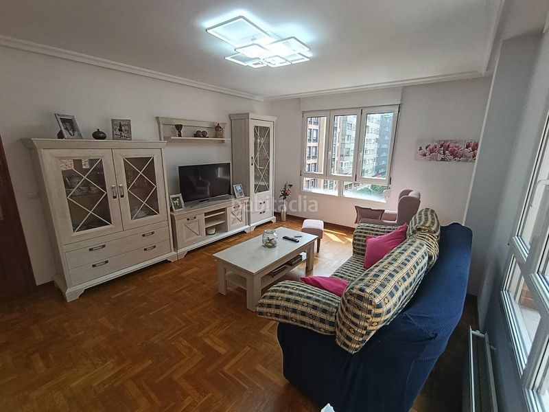 Foto ceece136-1672-46d4-adf6-aa52de082884. Flat in calle juan xxiii 20 in Centro Avilés