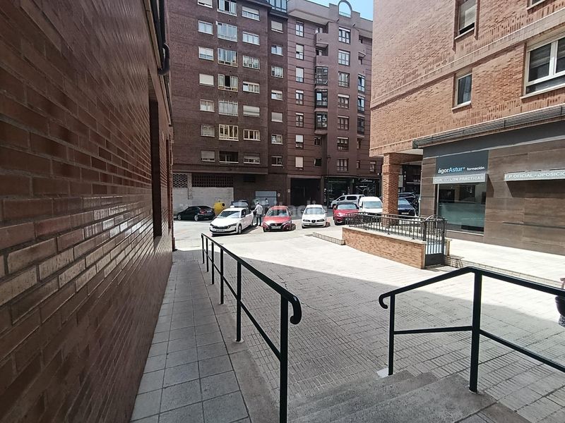 Foto eb37aee2-b6b6-432f-a800-b6d3e48d12f1. Flat in calle juan xxiii 20 in Centro Avilés