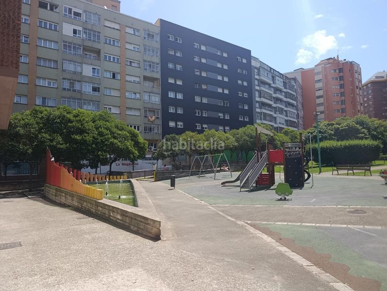 Foto f6dab2c3-6b9e-41bd-9ded-4287eee8ba95. Flat in calle juan xxiii 20 in Centro Avilés