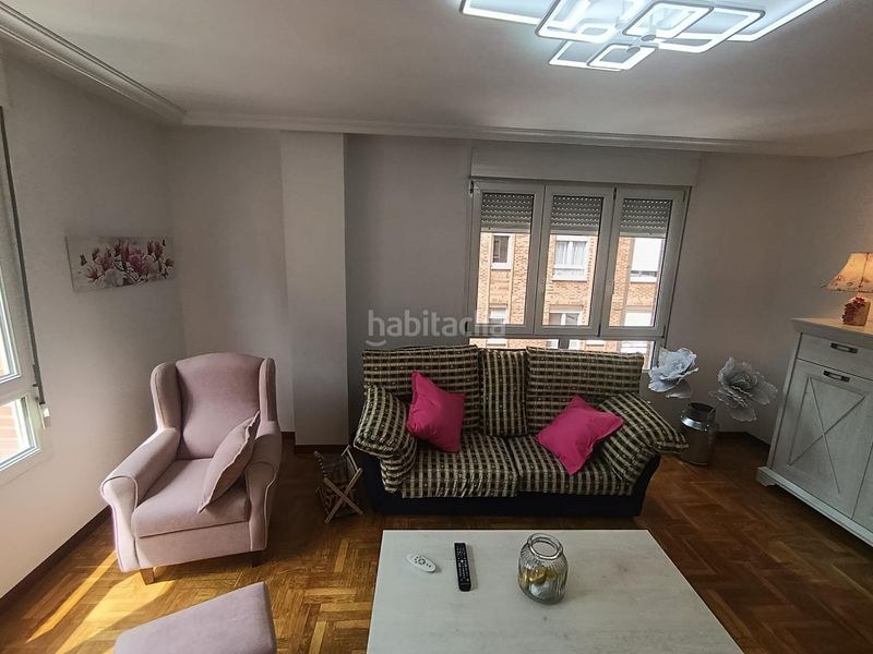 Foto f8745186-198f-4a6d-ad94-36abb2d3e960. Flat in calle juan xxiii 20 in Centro Avilés