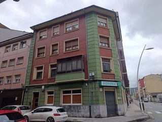 Flat  Calle enrique jardon celaya 2. Amplio piso con terraza y enormes posibilidades en sama de langr