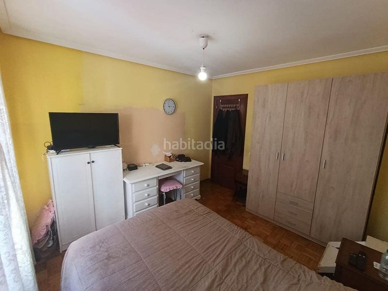 Foto a4086b03-8c6e-4f29-8841-981ef9ee2f29. Pis amb calefacció aparcament a Lugones Siero