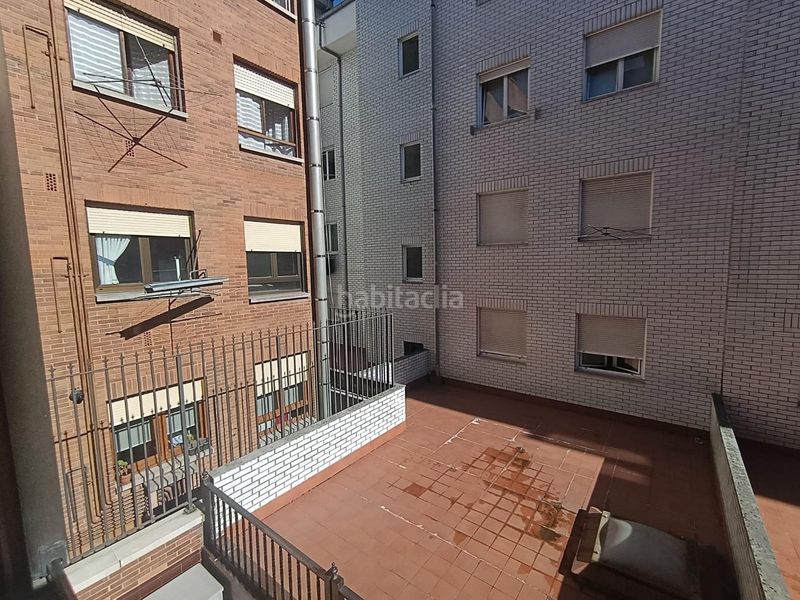 Foto f5489117-6c02-4556-83a0-37b0bfc43d08. Pis amb calefacció aparcament a Lugones Siero