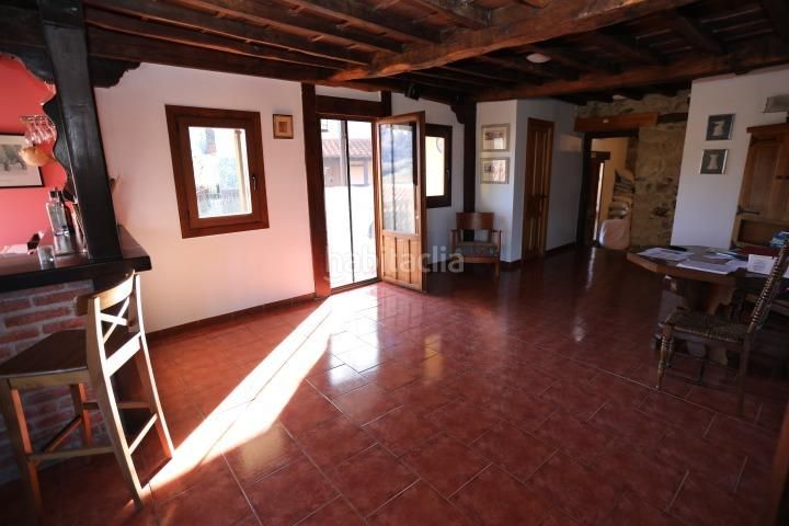 Foto 0f7fb46c-b524-4d00-88e7-cb73af5fc565. Masia amb calefacció a Quirós