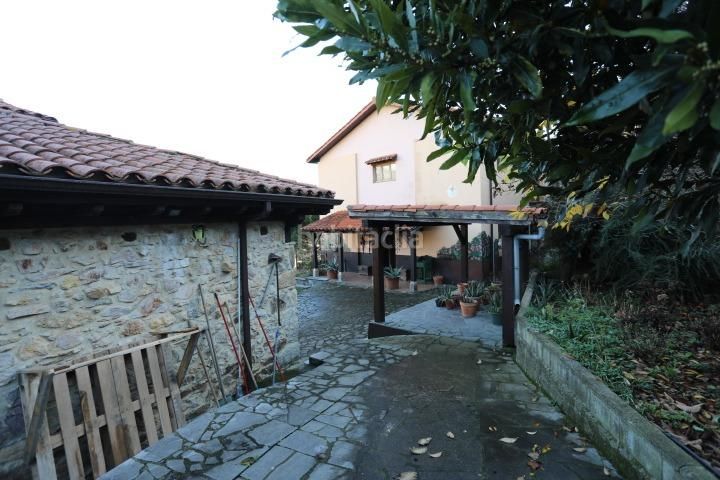 Foto f0e0ca8a-786a-450a-9498-3243f5aaee39. Masia amb calefacció a Quirós