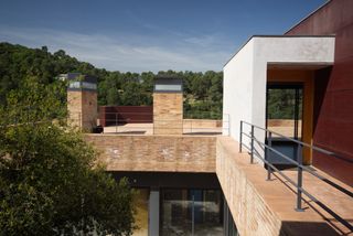 Chalet  Avinguda del montseny. Arquitectura viva y serenidad en collserola: una obra maestra co