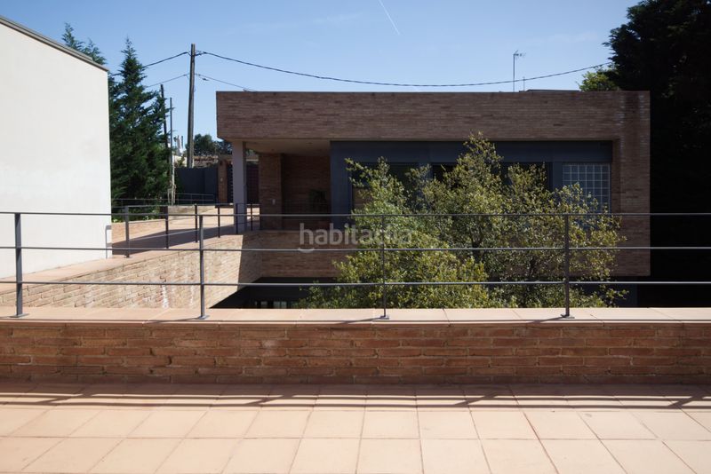 Foto c5a873c8-b544-4ab8-8376-57fc79cde64e. Chalet avec cheminée chauffage parking piscine dans Sant Cugat del Vallès