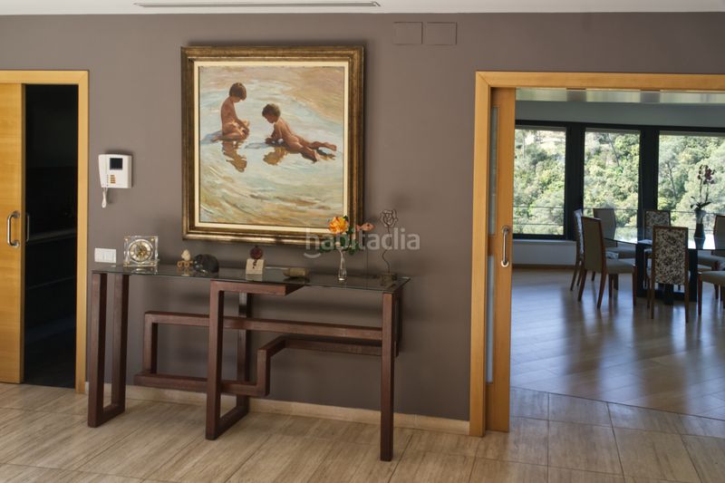 Foto d8c4157f-b0bc-4227-91fa-18868618569d. Chalet avec cheminée chauffage parking piscine dans Sant Cugat del Vallès