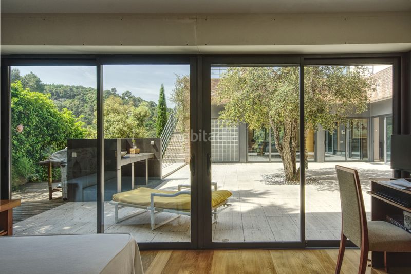Foto e9c39e05-d5de-4560-96fb-d45f87ca8f05. Chalet avec cheminée chauffage parking piscine dans Sant Cugat del Vallès
