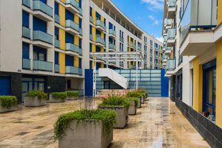 Pis a Carrer pirineus 13. Amplio y luminoso piso con gran terraza en la r�pita: tu refugio