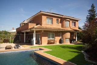 Doppelhaus  Carrer magnòlies. Casa con jardín y piscina en calle magnòlies, sant quirze del va