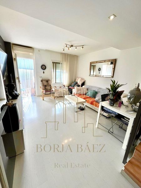 Foto 4617b6d2-0100-42fc-99d4-bcd513d90d32. Semi detached house with parking in Almayate Bajo