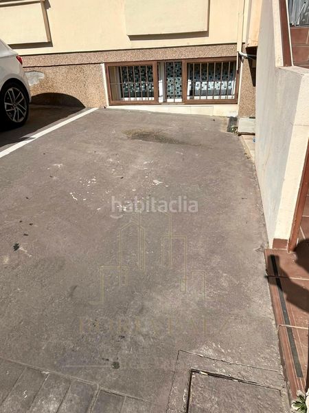 Foto b33b867a-eb49-4a60-a190-73e837df8773. Semi detached house with parking in Almayate Bajo