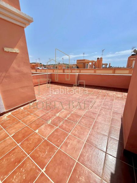Foto 30ad91a2-ed3d-4d56-ba1d-2b6f5eb21504. Casa adossada amb aparcament a Benajarafe