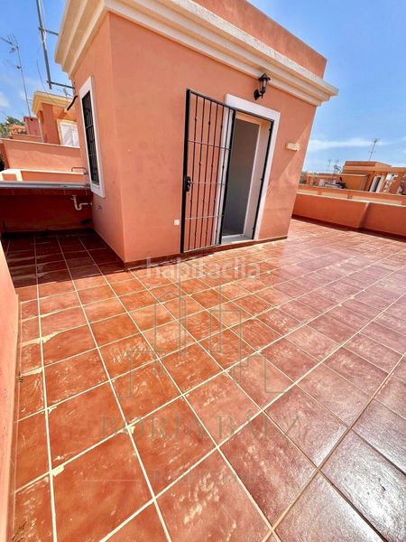 Foto 4412c9d0-6ffd-41c1-85fe-70ec180aae60. Casa adossada amb aparcament a Benajarafe