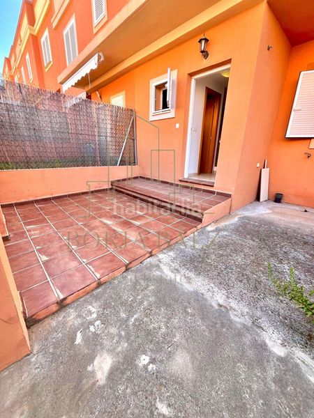 Foto b49e2d09-16ba-49c3-a7f0-aaea2b84f0eb. Casa adossada amb aparcament a Benajarafe
