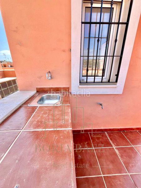 Foto e9613322-d0d2-40bf-a9fc-3b02a02308f0. Casa adossada amb aparcament a Benajarafe