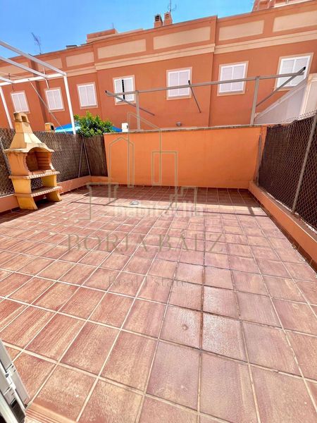 Foto fb7626f1-5364-4c93-88fd-aedb03be79ff. Casa adossada amb aparcament a Benajarafe