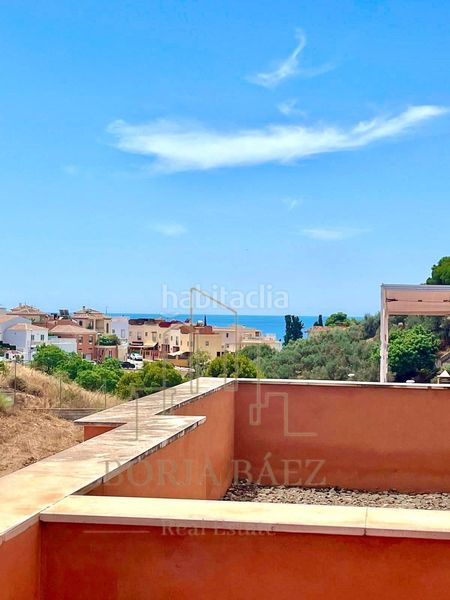 Foto 5aecff9b-4390-4f4c-8280-d63e75b332bf. Casa adossada amb aparcament a Benajarafe