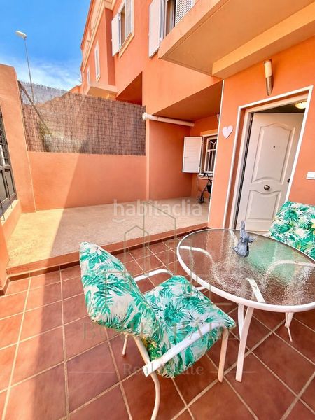 Foto f426cb9d-efb2-44d6-a486-470244bd4bf7. Casa adossada amb aparcament a Benajarafe