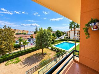 Pis a Viña Málaga. Piso en el centro de torre del mar  3 dormitorios, 2 baños, pisc