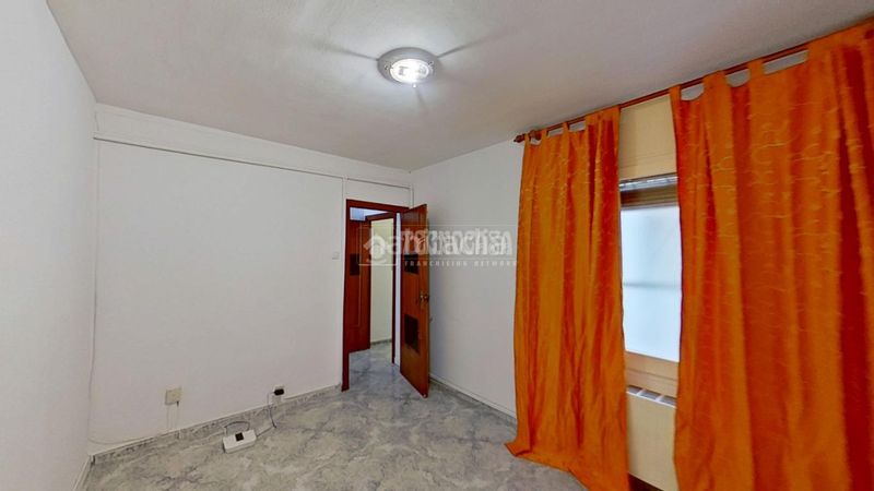 Foto 2a30a643-105b-4cdd-a10d-f8371103d452. Pis amb calefacció a Plaça Catalunya Manresa