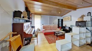Casa aparellada a Plaça Catalunya. Casa en venta en manresa