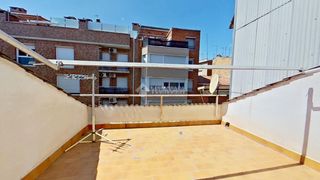 Casa aparellada a Plaça Catalunya. Casa en venta en manresa