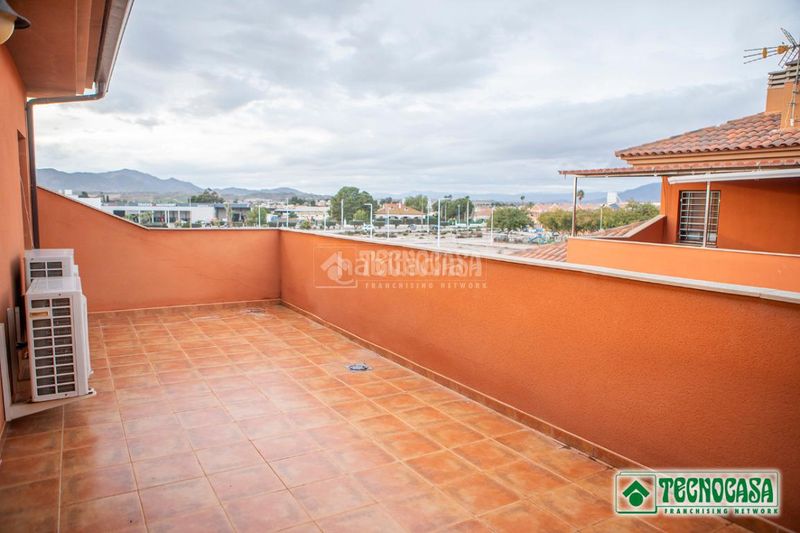 Foto beb22ffa-7b8b-4283-9399-642bb7f34849. Casa aparellada amb aparcament a Pulpí