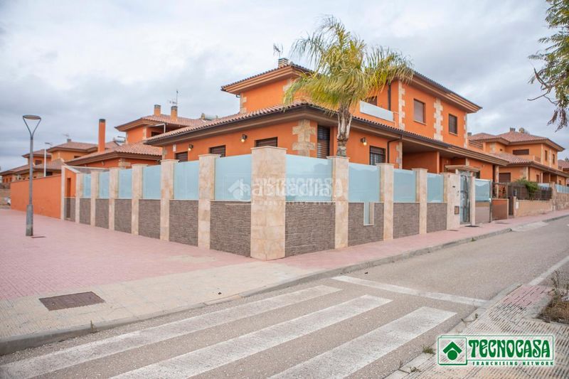 Foto d13bae17-b136-445e-85c4-1ab6701a3665. Casa aparellada amb aparcament a Pulpí