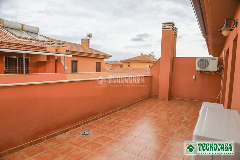 Foto e30a9c5e-5e31-4d57-98a8-72605e192133. Casa aparellada amb aparcament a Pulpí