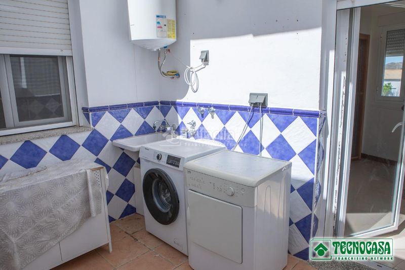 Foto d88a1ab8-8d71-4426-94e6-c3359a066d6a. Casa aparellada amb aparcament a Pulpí