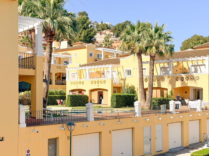 Foto b78f01f7-9747-4403-87a6-67987b7a68ad. Casa adossada amb piscina a Pedreguer