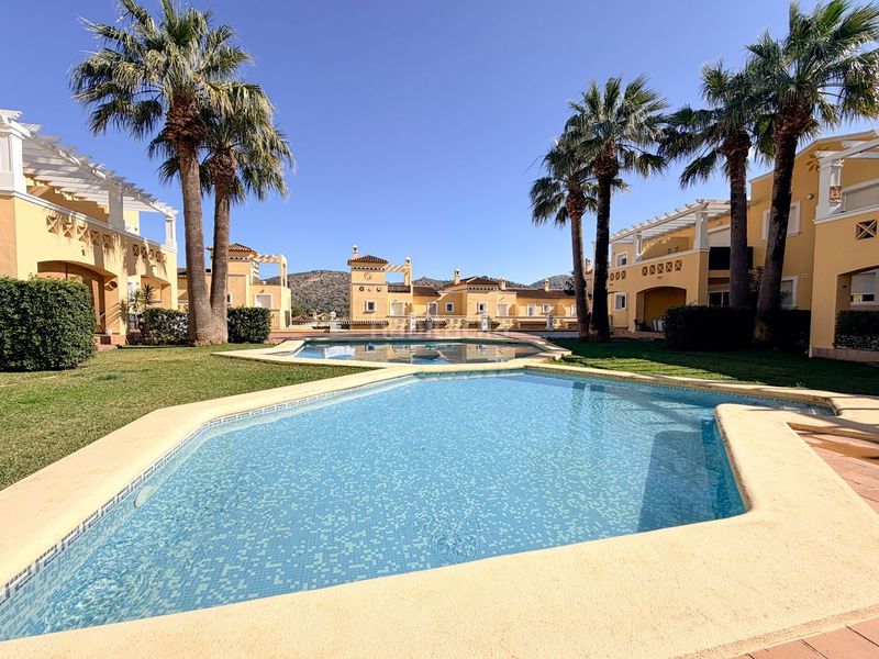 Foto bf8b5b33-2c1c-43a7-901e-780653972fc3. Casa adossada amb piscina a Pedreguer