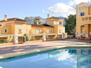 Casa adossada en Pedreguer. Exclusivo adosado d�plex frente al golf la sella. naturaleza, tr