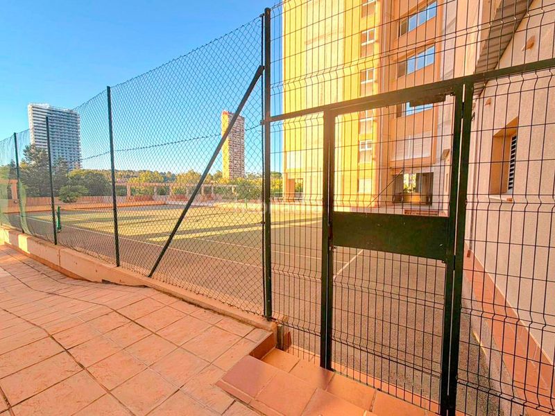 Foto 15eb24cb-73cf-461e-b6cb-4c9aca7588ad. Pis amb piscina a Playa Poniente Benidorm