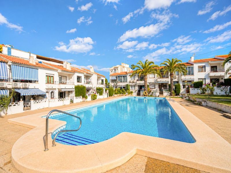 Foto 5e3646a4-e386-4933-a41d-24a012a12ef6. Casa adossada amb calefacció piscina a L´Albir Alfàs del Pi (l´)