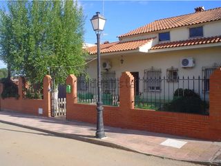 Xalet a Fernancaballero. Casa / chalet independiente en venta en calle cecilia bohl de fa