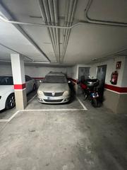 Parking coche  Calle cervantes. Plaza de garaje para turismo grande