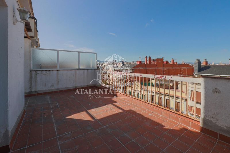 Foto bf6fd70b-4ce7-4c97-bc34-374325d9bb88. Àtic a Sant Antoni Barcelona
