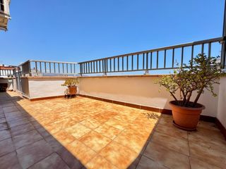Àtic a El Clot. Ático con terraza y vistas despejadas  4 habitaciones  mucha luz