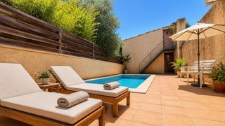Haus  Calle dels bous. Casa de pueblo con encanto, piscina privada en ullastret  poblad