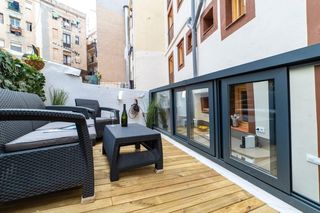 Lloguer Pis  Calle de la riera alta. Piso de diseño con terraza privada y ascensor en el raval  alqui