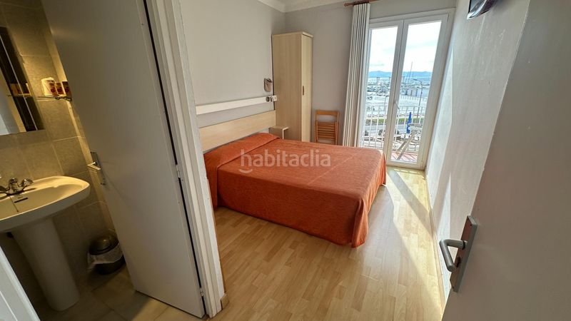 Foto 27bc8a15-4927-49b7-a779-87bf6ee241de. Edifici a l´Estartit poble Estartit