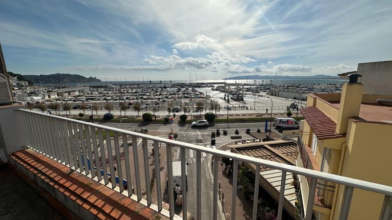 Foto 4caa6de3-7576-4bf4-8ad5-cf2a0d1b5f1f. Edifici a l´Estartit poble Estartit