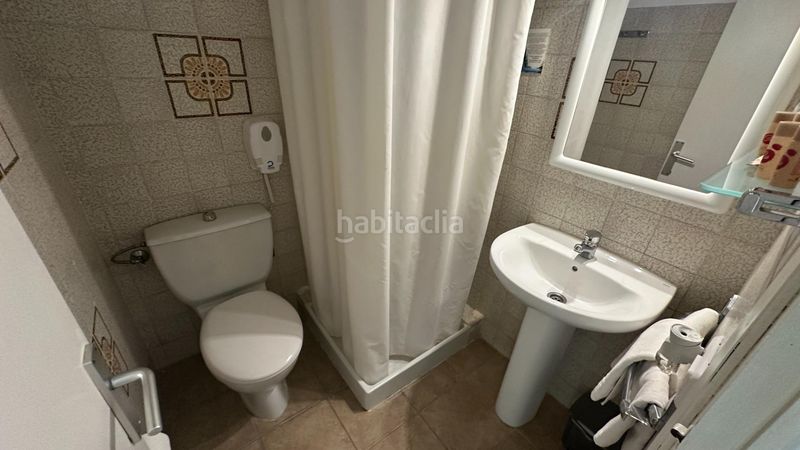 Foto b8ae09f9-8f2e-4357-8c06-e4a75e211183. Edifici a l´Estartit poble Estartit