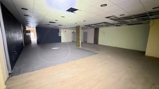 Local Comercial  Carrer pica d'estats. Local muy buena ubicacion