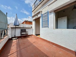 Penthouse  Carrer camprodon. Ático con terraza privada en el corazón de vila de gràcia